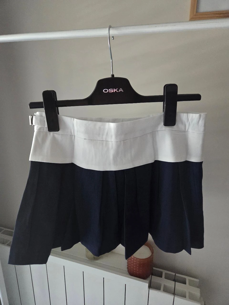 Saia Boohoo nova T40 azul marinho e branca estilo preppy – photo 5